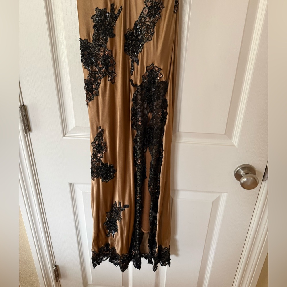 Sue Wong Vintage Silk Gold Satin Maxi with Black Lace Appliqué Detailing - Picture 4 of 6